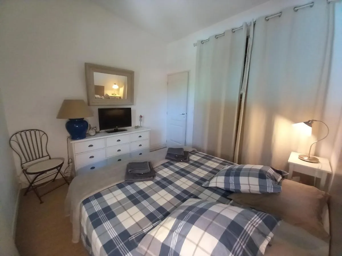 Appartement Le jardin de Sabine à Éguilles 0*,  France
