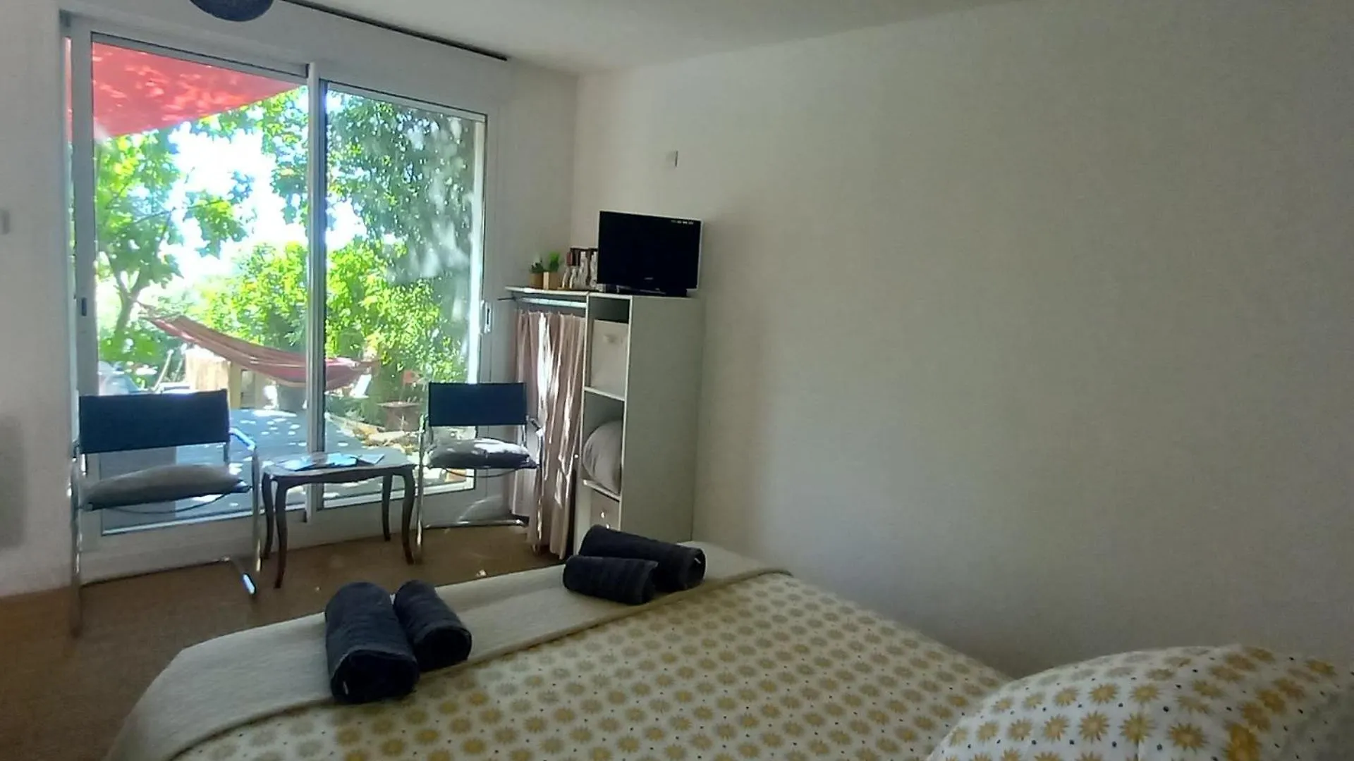 Homestay Le Jardin De Sabine Apartment Eguilles